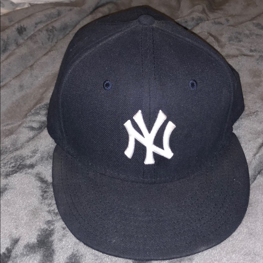 Black New York Yankees hat